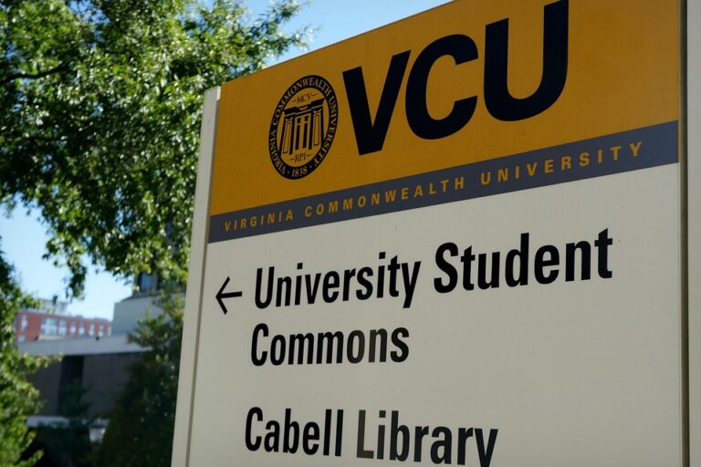 Selain itu, UNHAN juga aktif dalam mengembangkan kerjasama dengan berbagai lembaga pendidikan dan lembaga pertahanan di dalam maupun luar negeri. Hal ini bertujuan untuk meningkatkan kualitas pendidikan dan penelitian di bidang pertahanan, serta memperluas wawasan dan pengalaman bagi mahasiswa UNHAN.