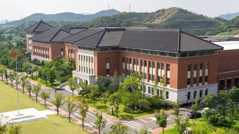 Universitas Top di Indonesia: Apakah Pilihan Anda Termasuk di Dalamnya?